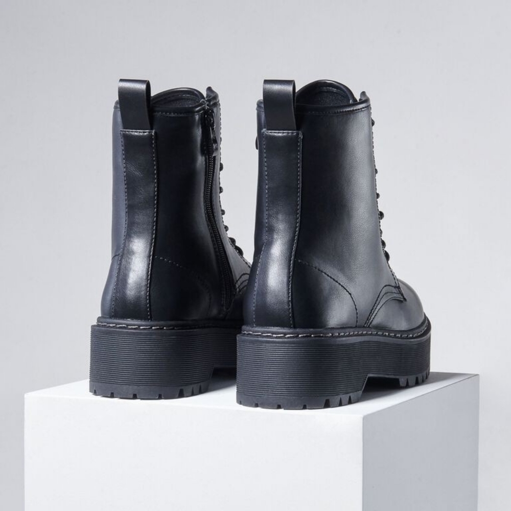 SOLD Steve Madden Platform Combat Bettyy Boots - Picture 3 of 4